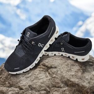 On Cloud 5 Sneakers Shoe Walk Run Woman US 9.5 Great Condition Black White